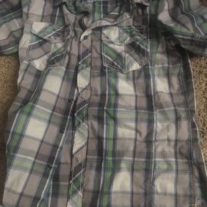 Plaid short sleeve shirts